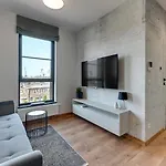 Doki Living & Foodhall By Downtown מלון דירות גדנסק