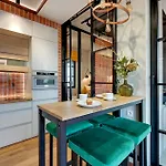 Doki Living & Foodhall By Downtown מלון דירות 3*