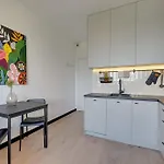 מלון דירות Doki Living & Foodhall By Downtown גדנסק